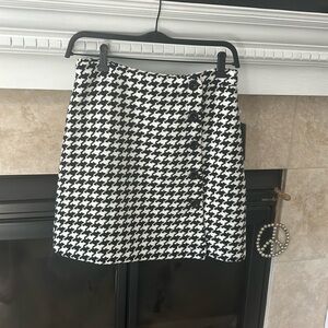 Vince Camuto Black/White Herringbone Skirt